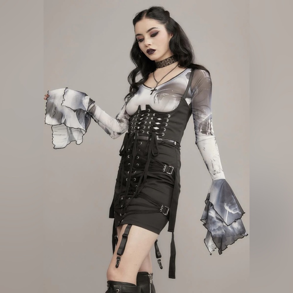 Dollskill widow top